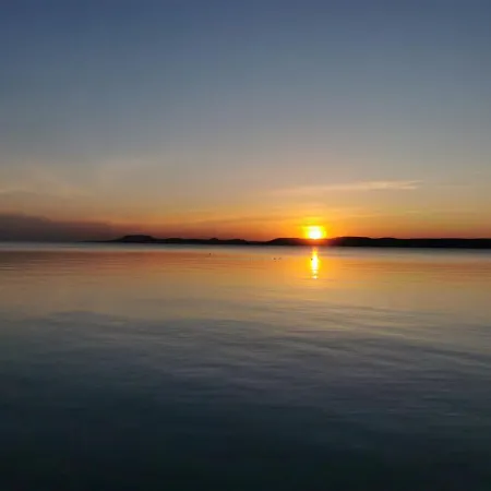 Lägenhet Room4u Balatonszárszó